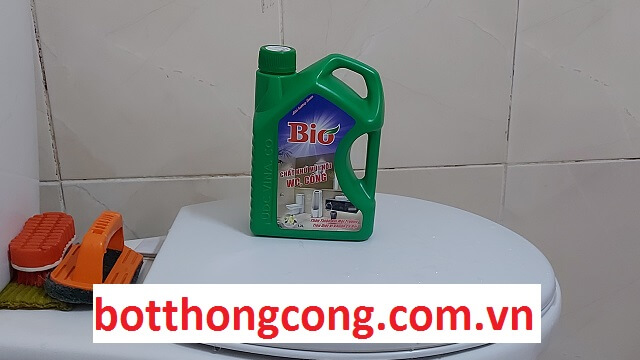 Chỉ cần đổ trực tiếp 2 - 3 gói bột là xử lý tắc cống. Liên hệ nay cửa hàng bán bột thông cống nghẹt tại Cần Thơ theo hotline: 0908171954