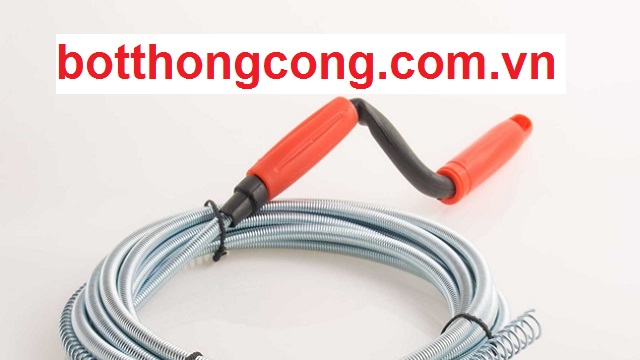 Dụng cụ thông tắc chậu rửa bát pittong.